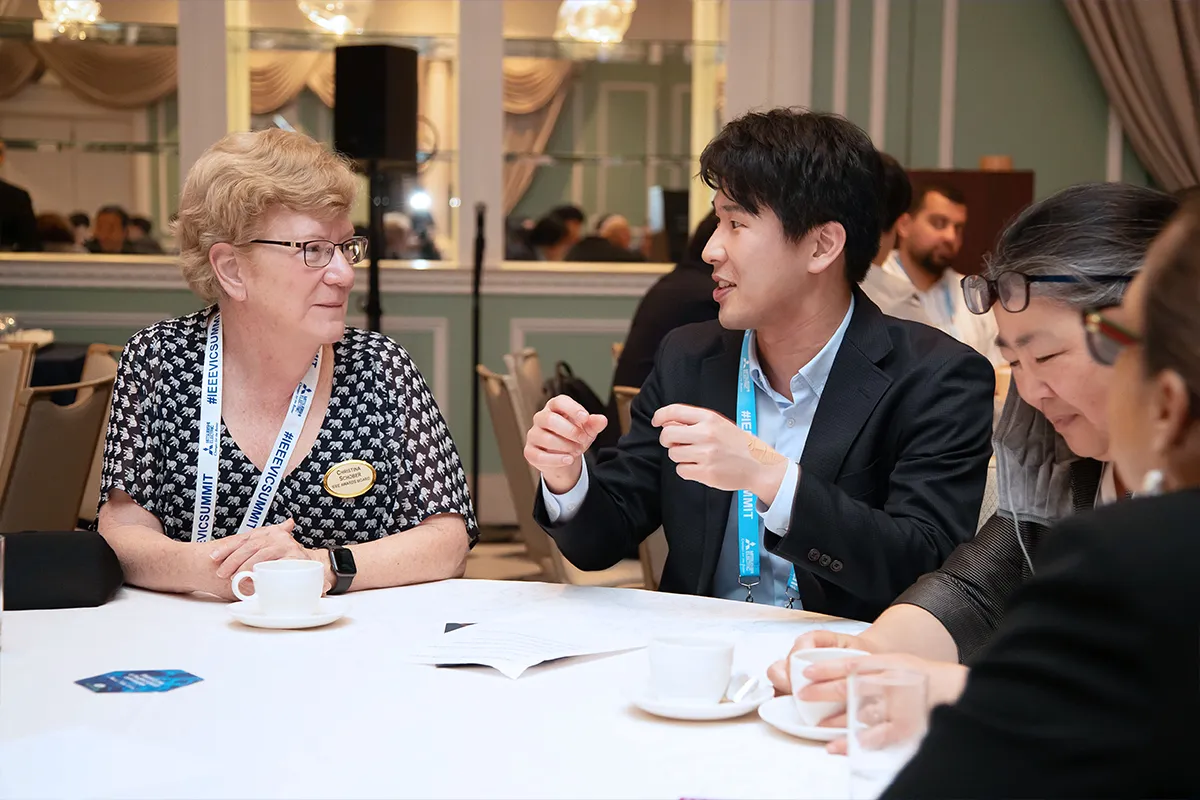An IEEE young professional chats with an award recipient